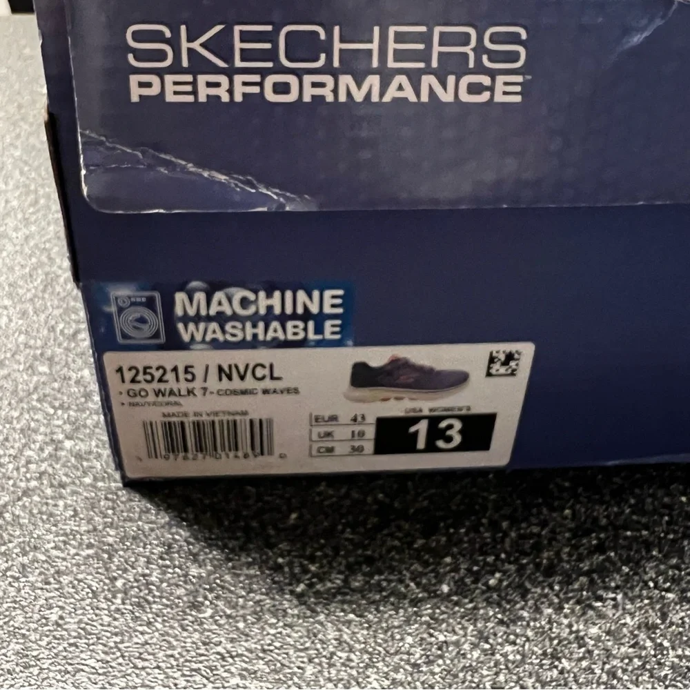 NWT Skechers Women's Go Walk Size 13
